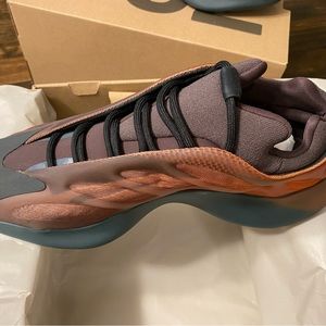 Yeezy 700 V3 copper Fade